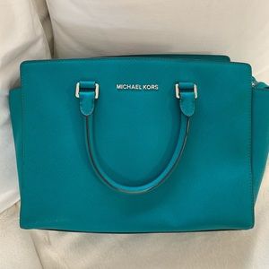 BLUE NEW MICHAEL KORS PURSE